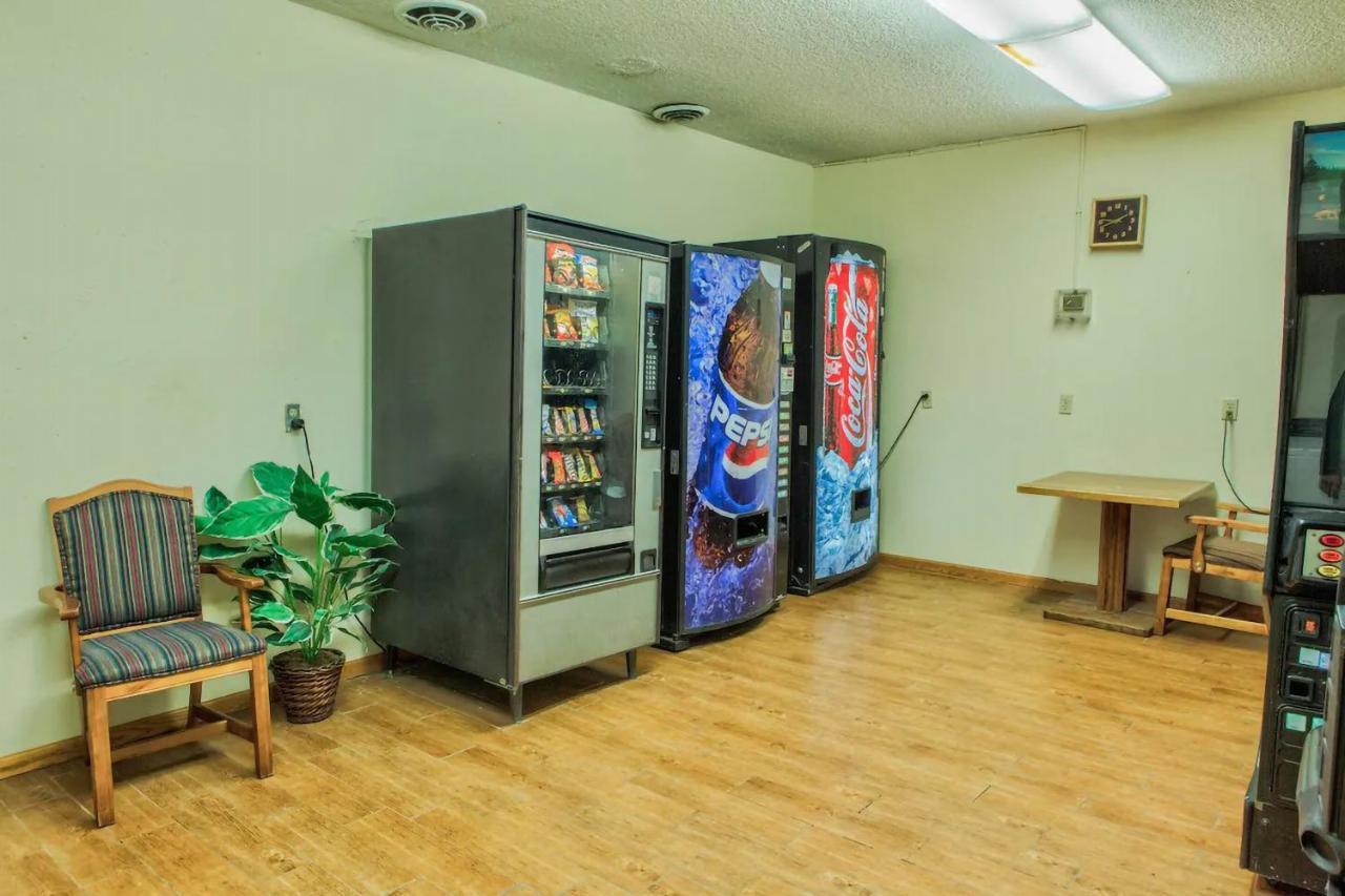 Sky-Palace Inn & Suites Mccook Luaran gambar