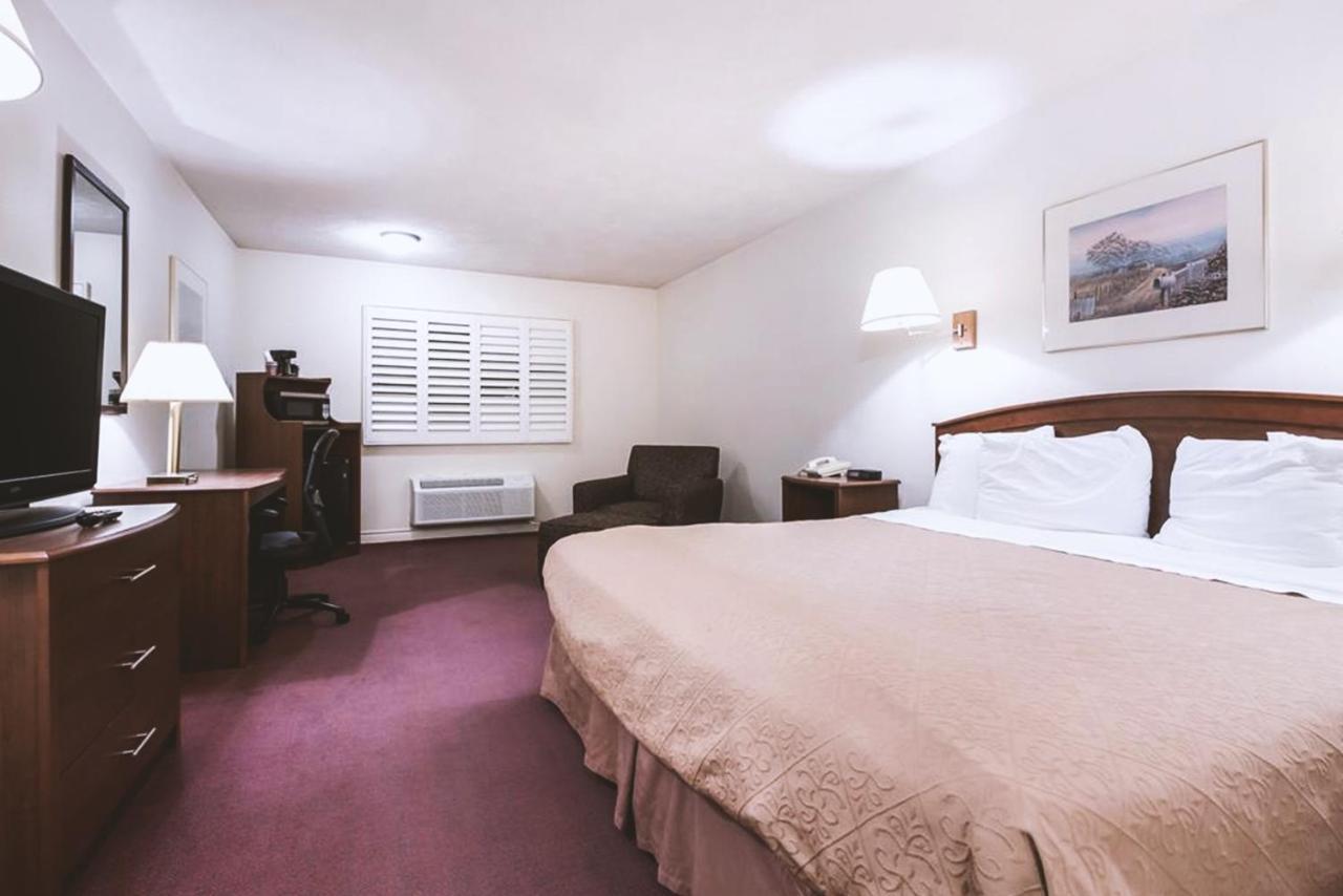 Sky-Palace Inn & Suites Mccook Luaran gambar