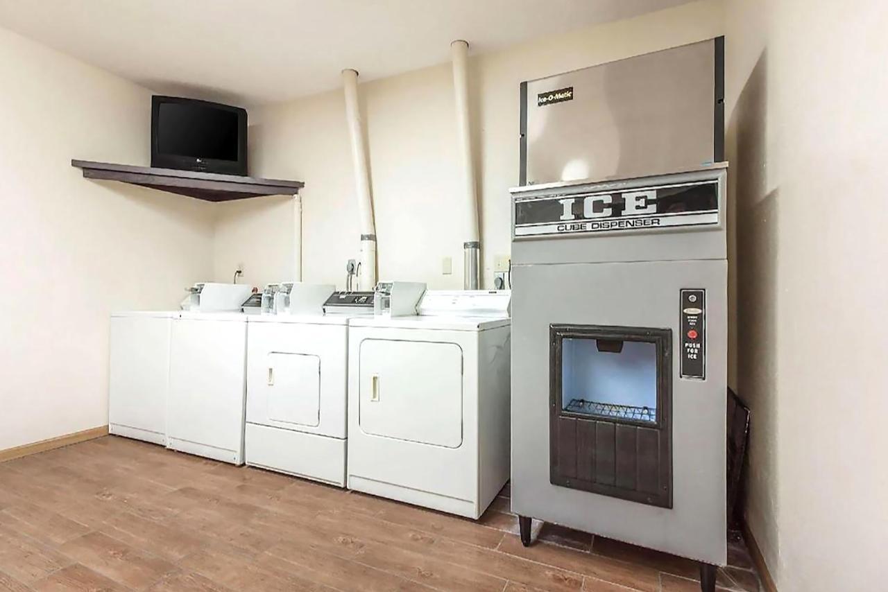 Sky-Palace Inn & Suites Mccook Luaran gambar