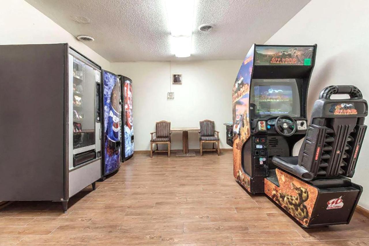 Sky-Palace Inn & Suites Mccook Luaran gambar
