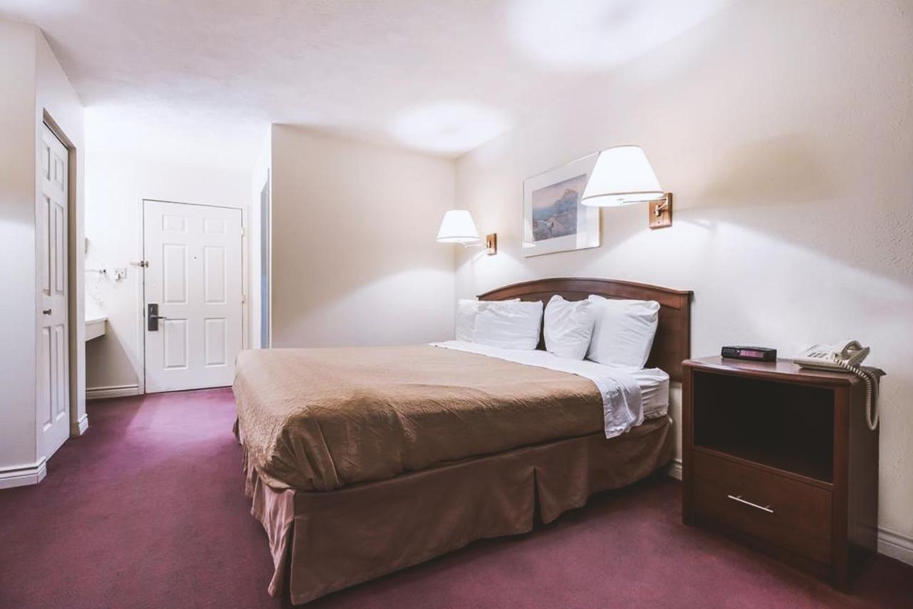 Sky-Palace Inn & Suites Mccook Luaran gambar
