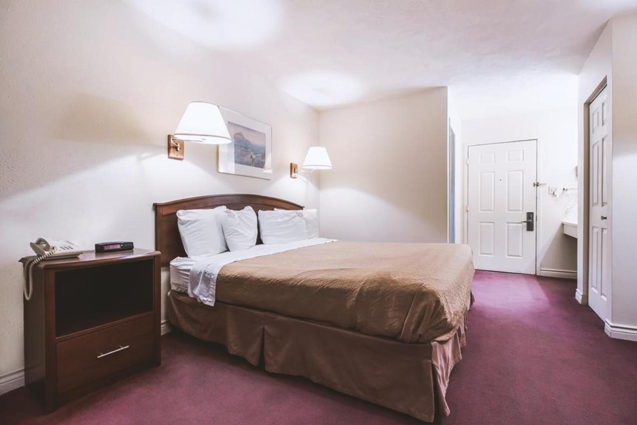 Sky-Palace Inn & Suites Mccook Luaran gambar