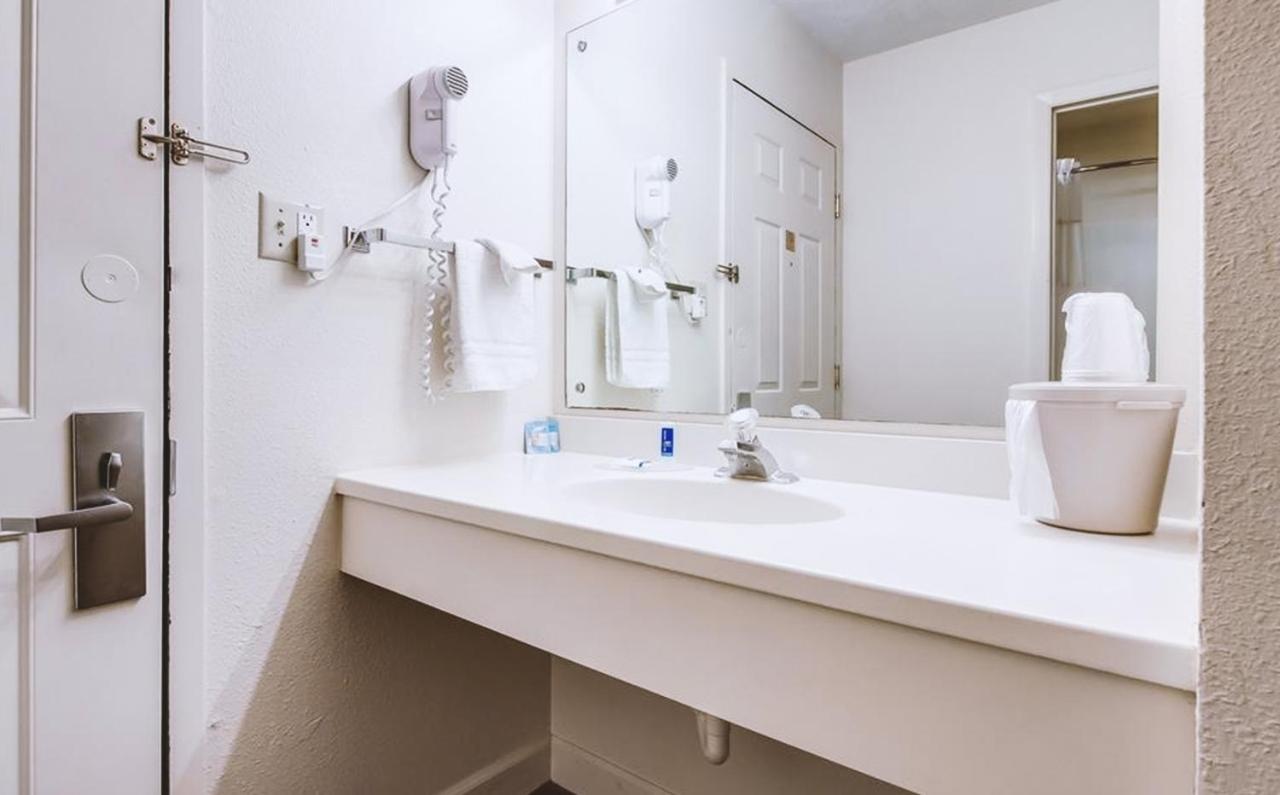 Sky-Palace Inn & Suites Mccook Luaran gambar